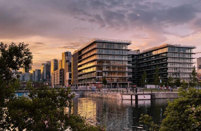 Charlotte Condos Société