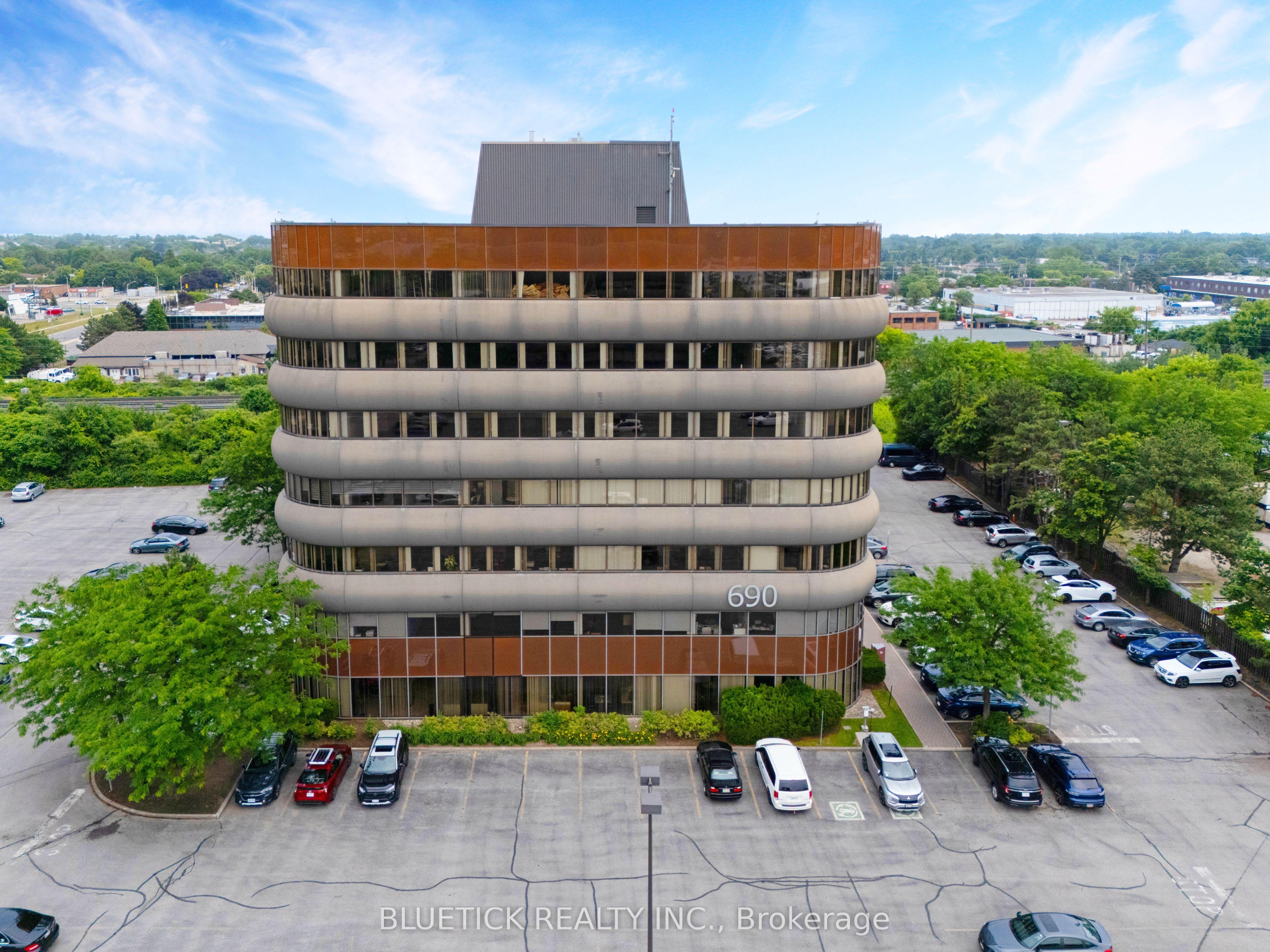 690 Dorval Drive 500, Oakville, ON L6K 3V7