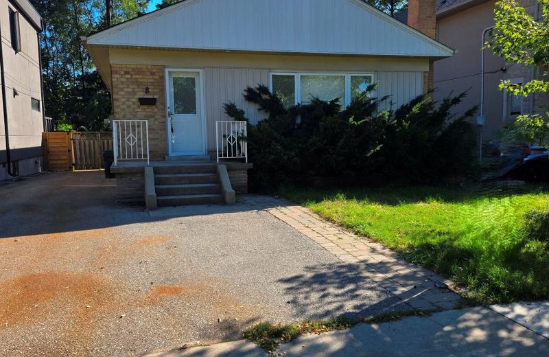 8 Northampton Drive, Toronto, ON M9B 4S6