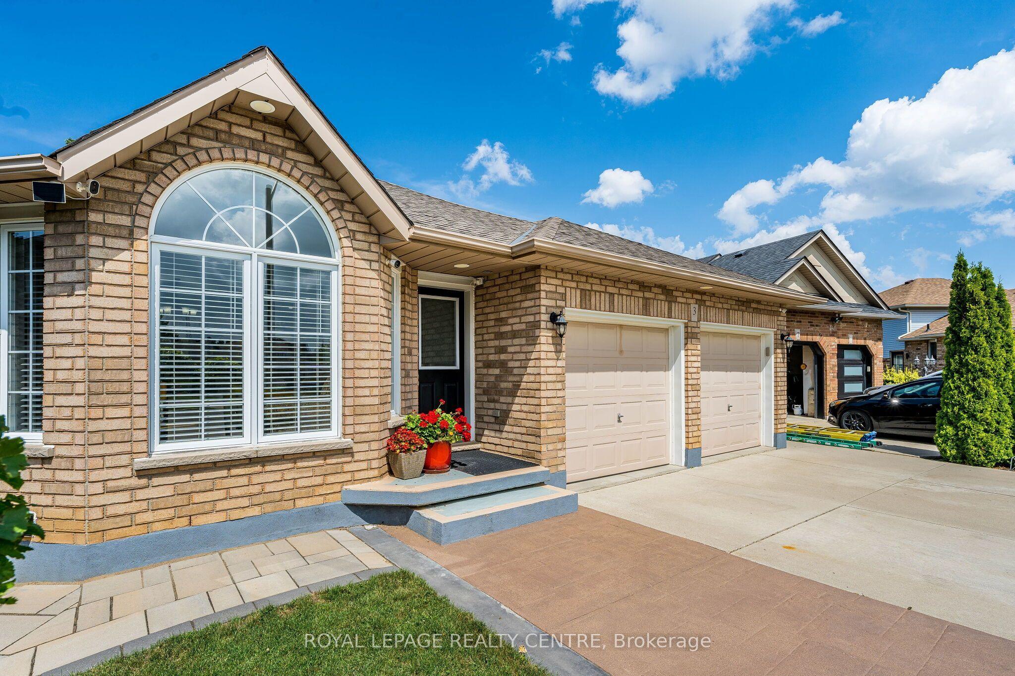 3 Vineberg Drive, Hamilton, ON L9B 2P6