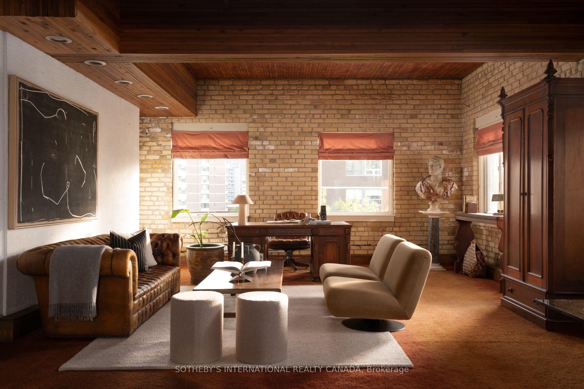 18 Gloucester Lane, Toronto, ON M4Y 1L5