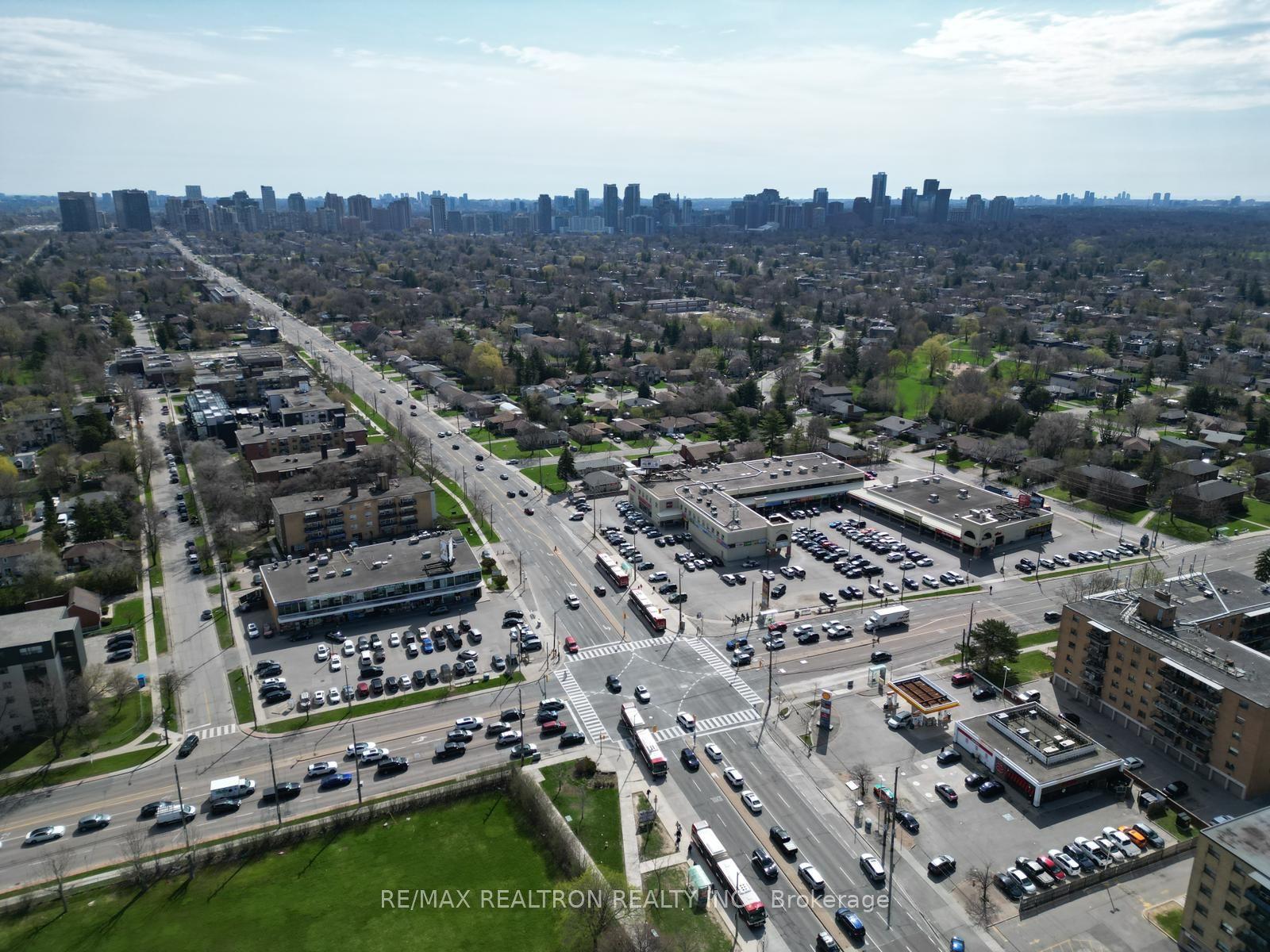 4926 Bathurst Street, Toronto, ON M2R 1X5