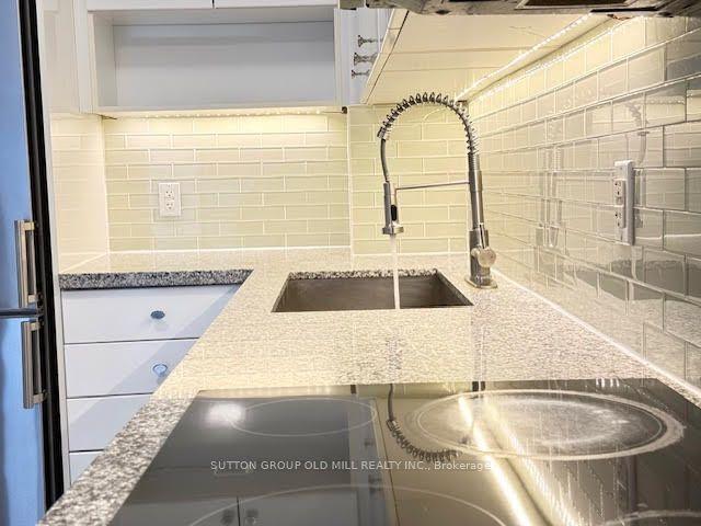 565 Wilson Avenue W W804, Toronto, ON M3H 0C6