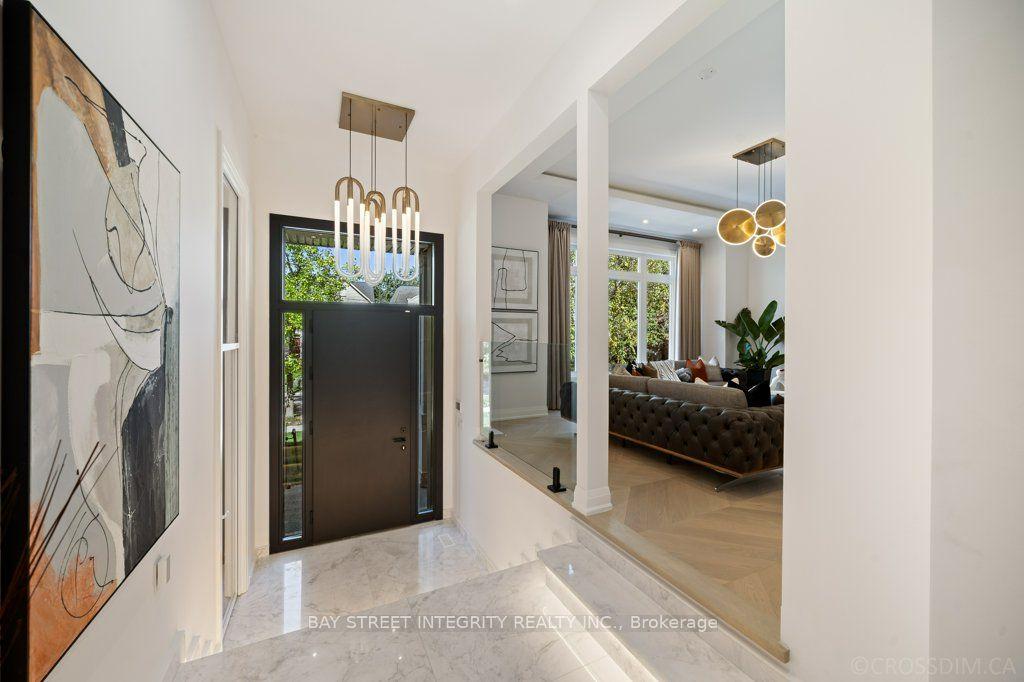 207 Ellerslie Avenue, Toronto, ON M2N 1Y3
