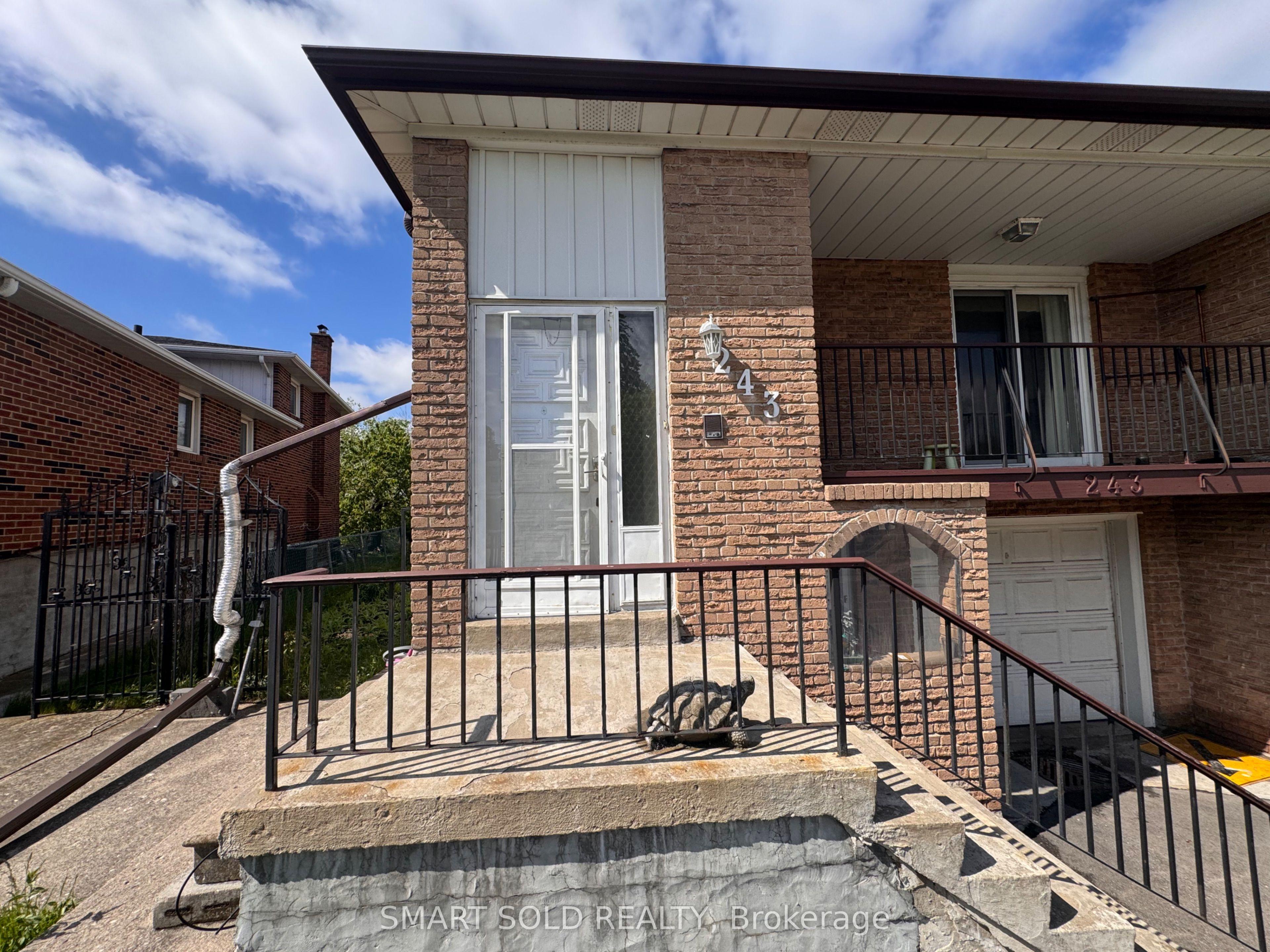 243 Shawnee Circle, Toronto, ON M2H 2Y3