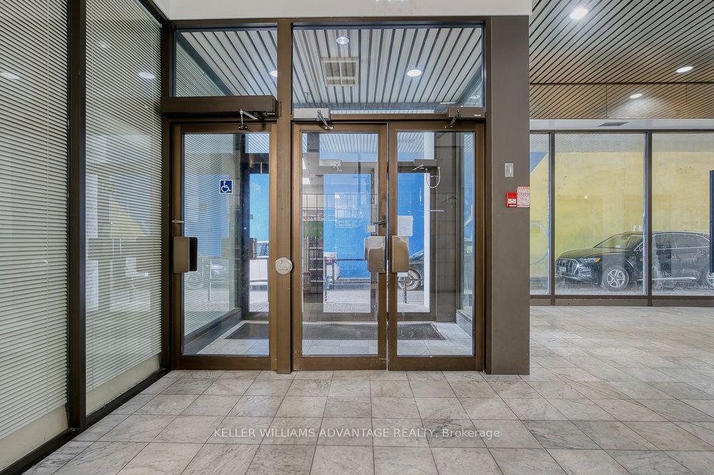 302 Spadina Avenue 103, Toronto, ON M5T 2E7