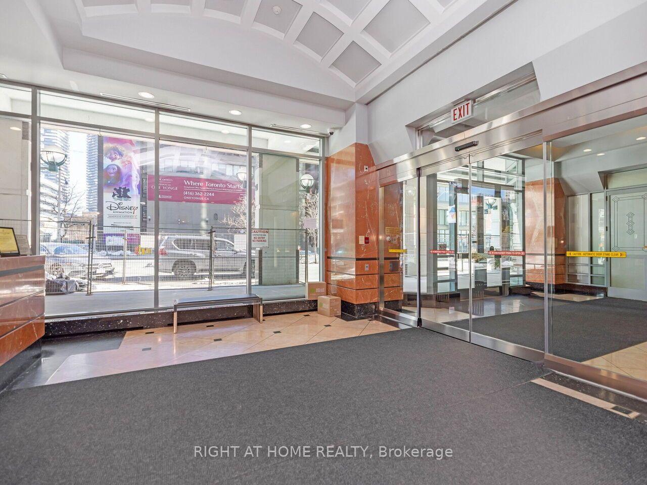 10 Yonge Street 1706, Toronto, ON M5E 1R4