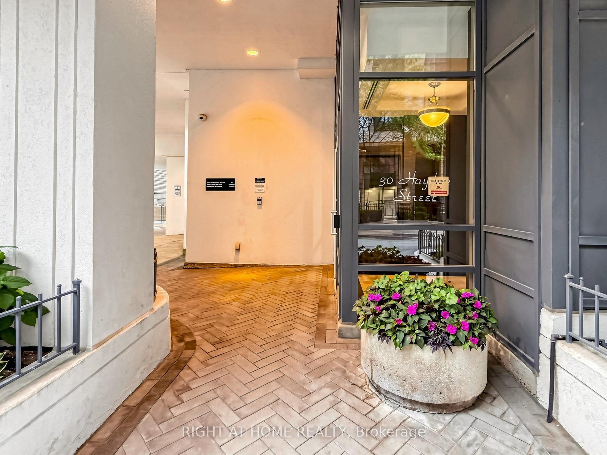 30 Hayden Street 404, Toronto, ON M4Y 3B8
