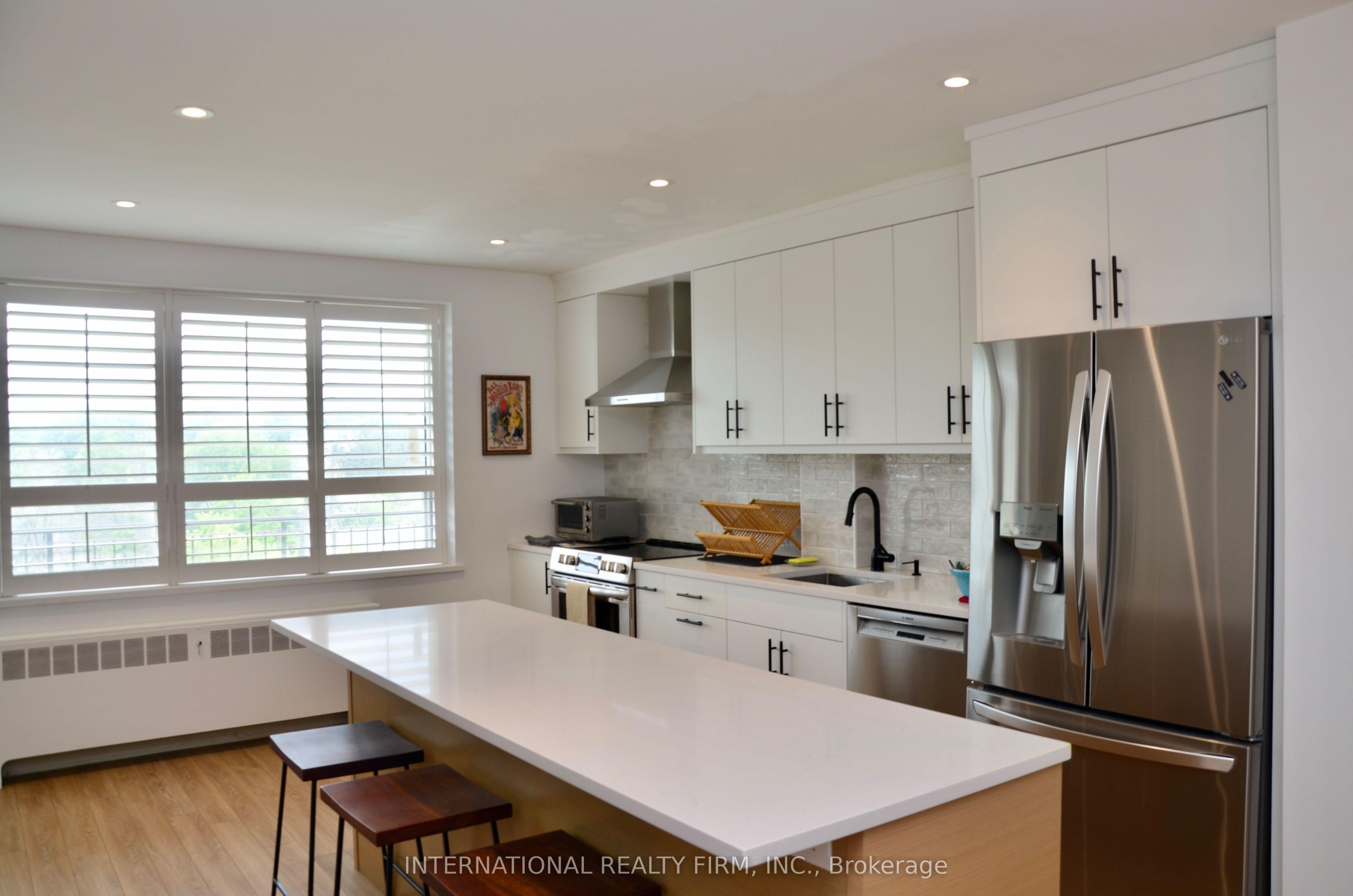 219 Wilson Avenue 404, Toronto, ON M5M 3B2