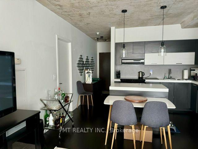 55 Stewart Street 613, Toronto, ON M5V 2V1