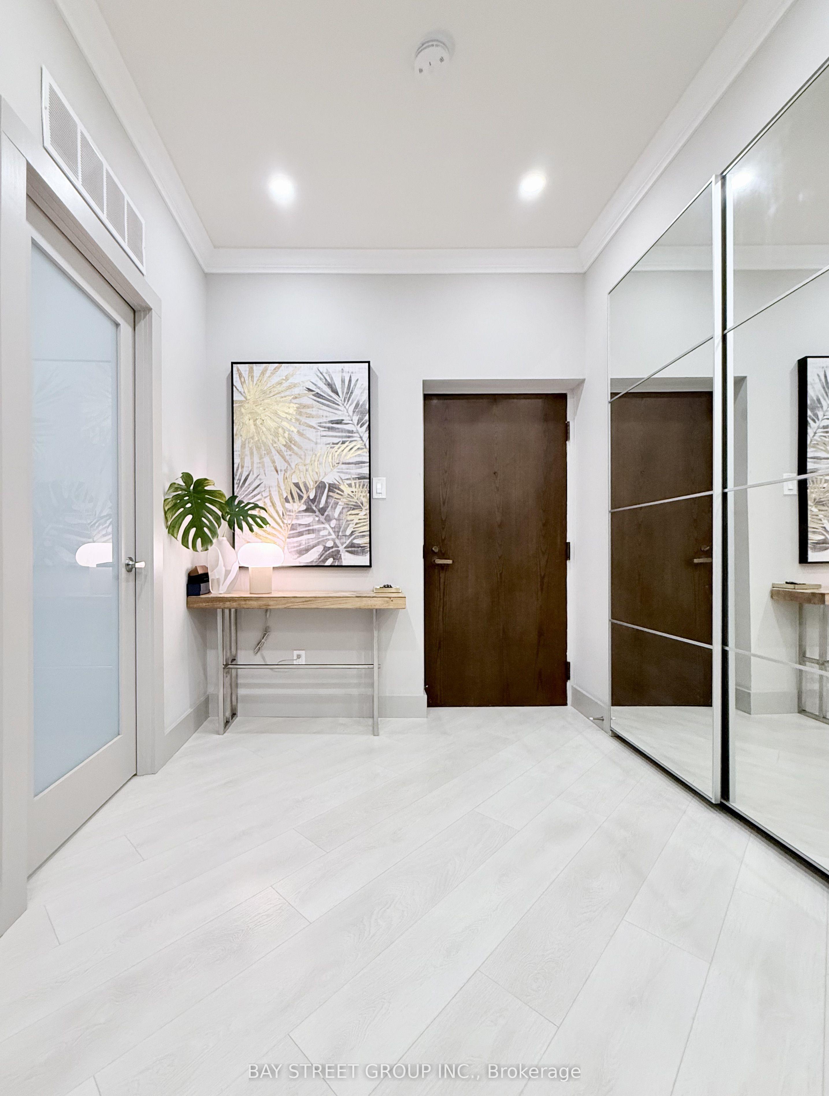 55 Harbour Square 606, Toronto, ON M5J 2L1