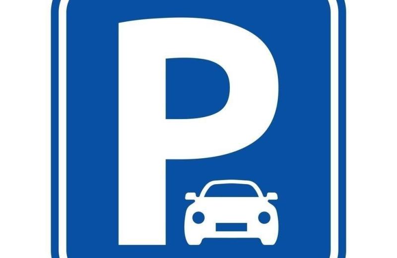 39 Brant Street Parking, Toronto, ON M5V 2L9