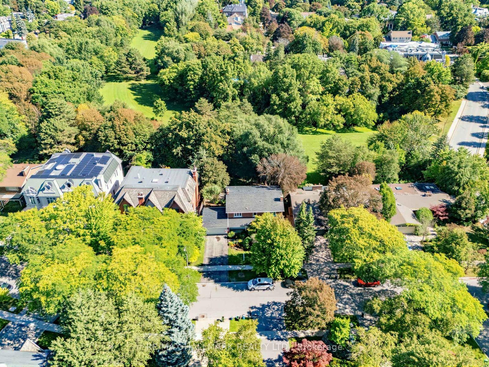 30 Medalist Road, Toronto, ON M2P 1Y5