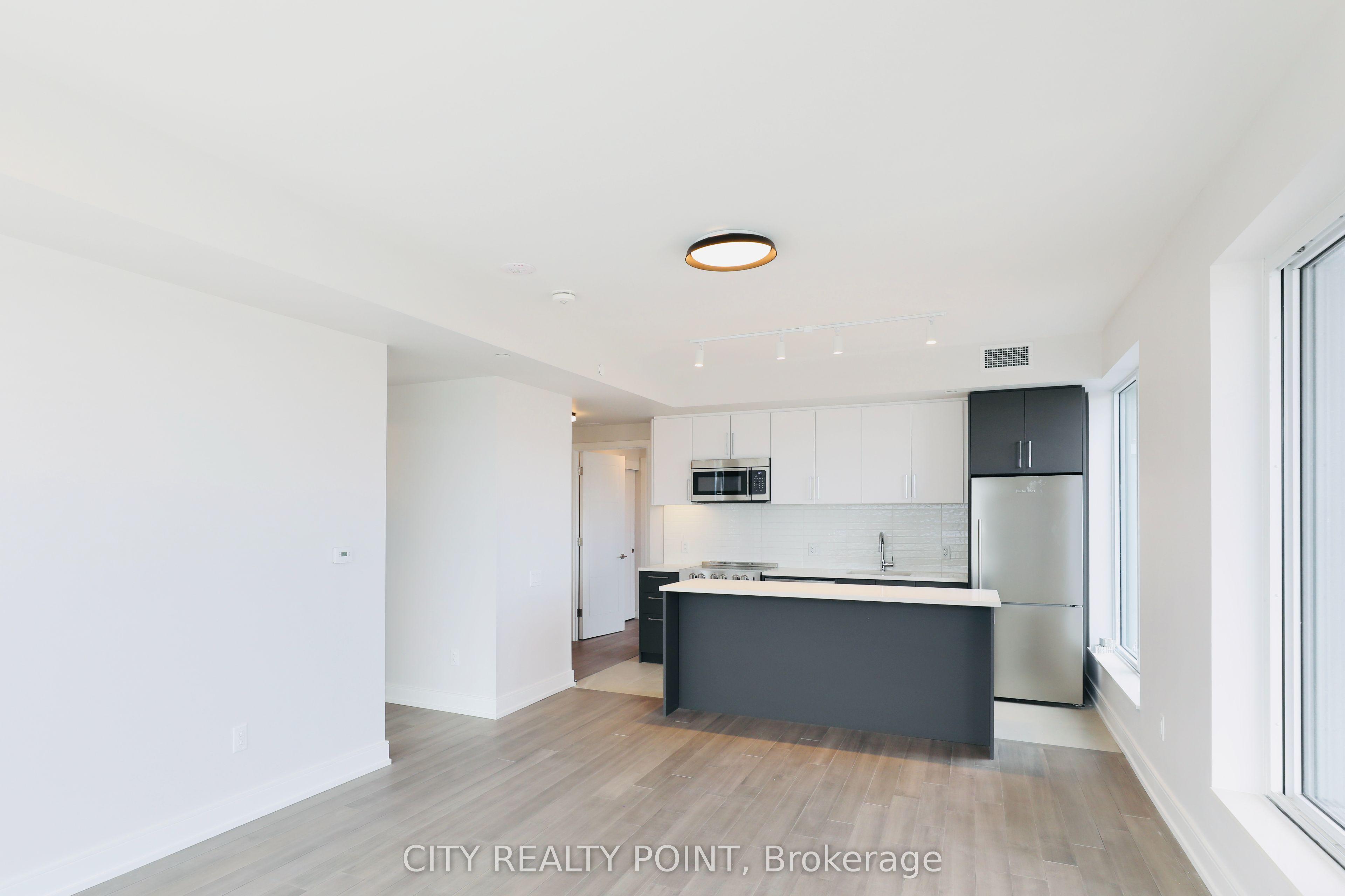 2525 Bathurst Street 909, Toronto, ON M6B 2Y9