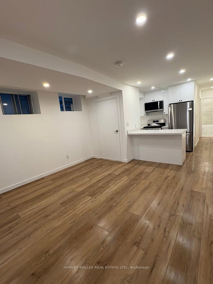 557 Crawford Street Lower, Toronto, ON M6G 3J9