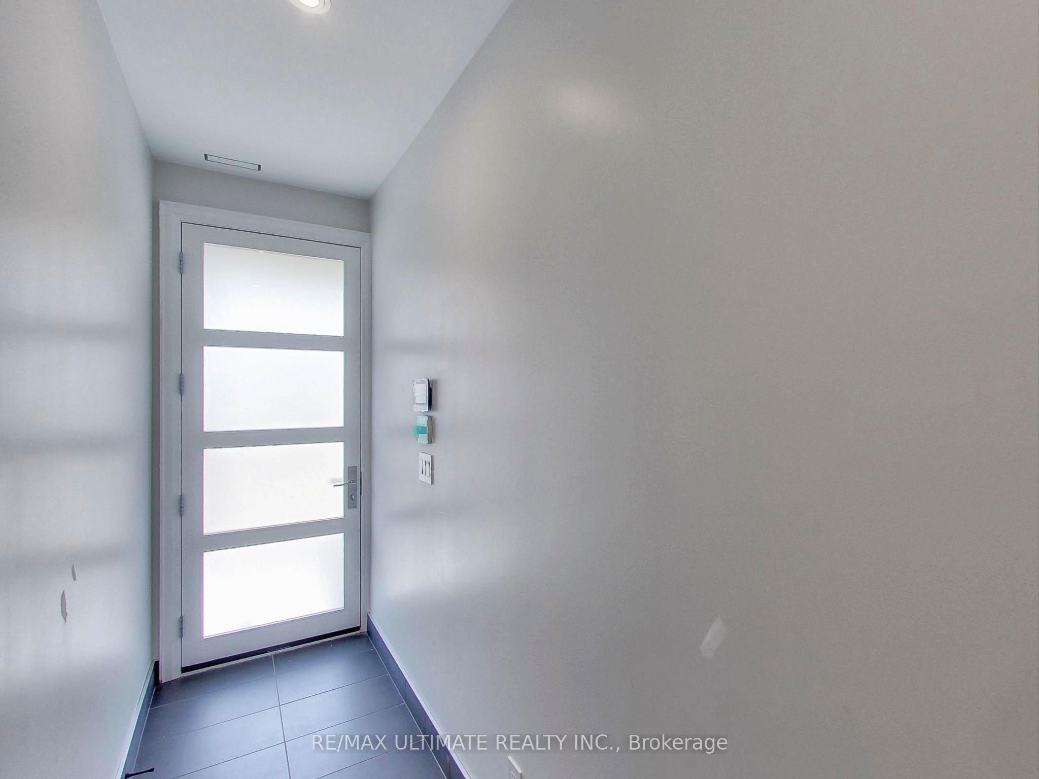 387 Glenholme Avenue 201, Toronto, ON M6E 3E6