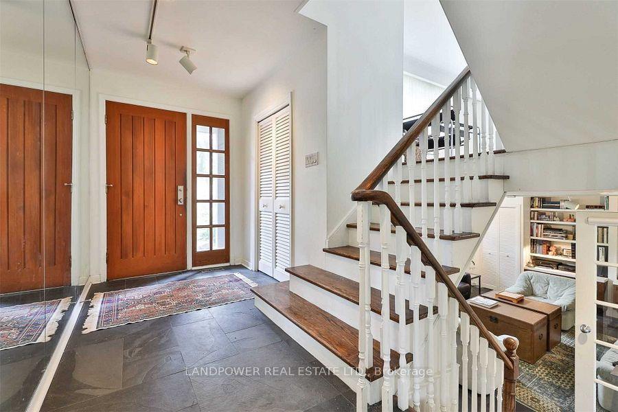 9 Alderdale Court, Toronto, ON M3B 2H8