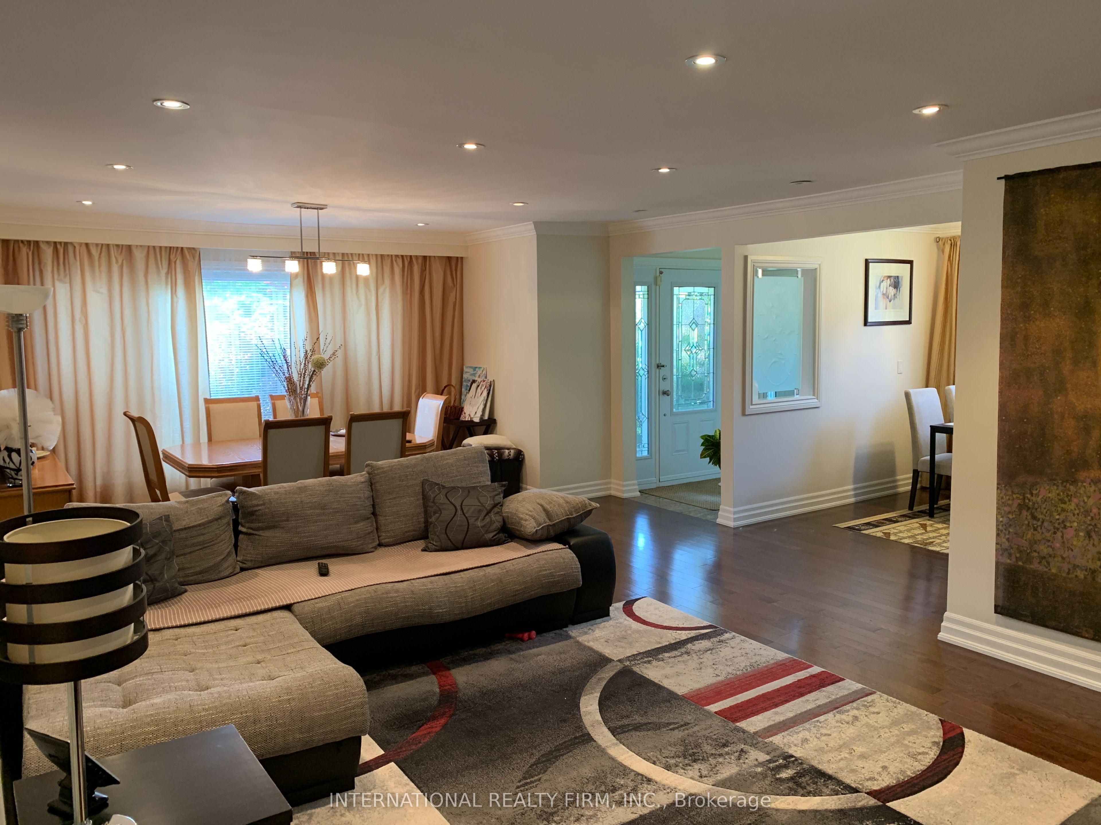 66 Dewlane Drive, Toronto, ON M2R 2P8