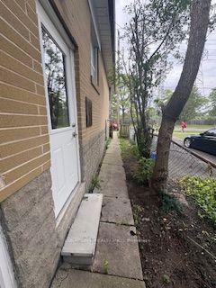 55 Bishop Avenue Lower, Toronto, ON M2M 1Z5