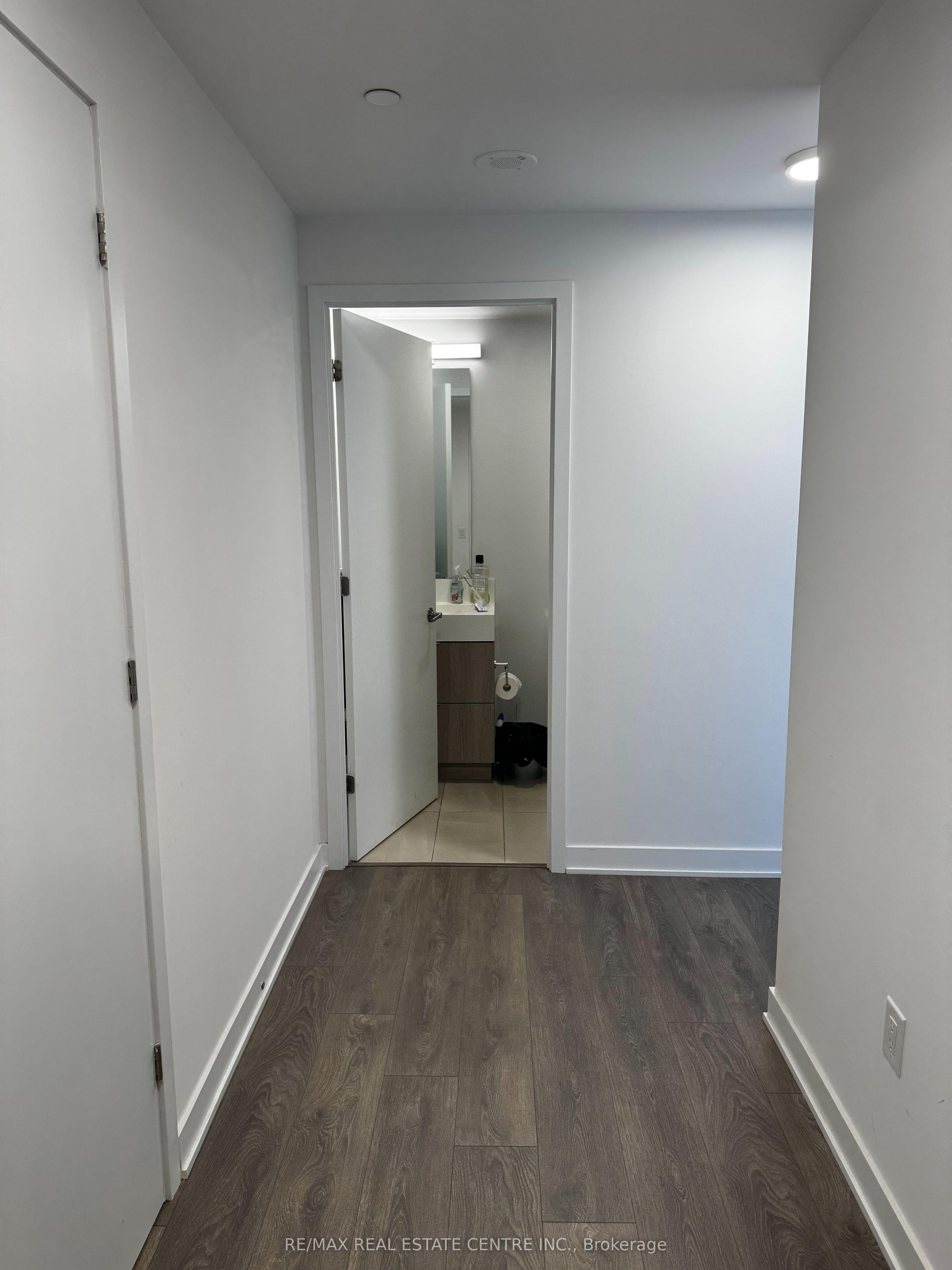 130 River Street 2312, Toronto, ON M5A 0R8