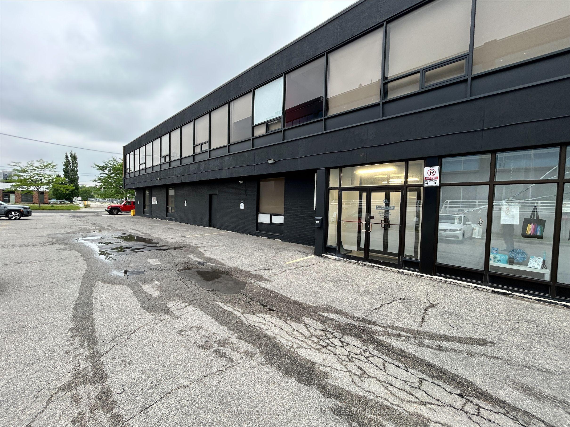 25 Lesmill Road 9A, Toronto, ON M3B 2T3