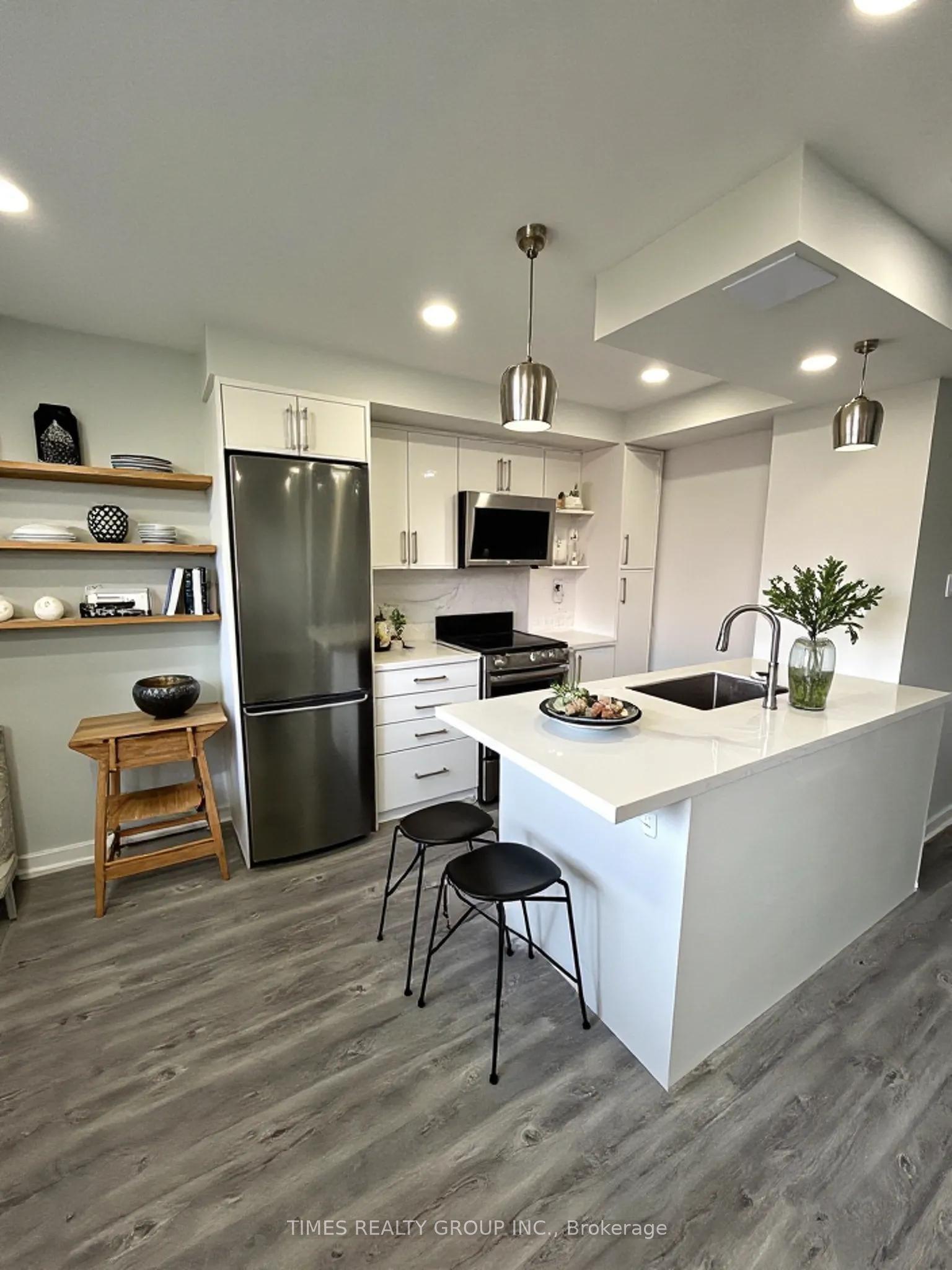 15 Walmer Road 906, Toronto, ON M5R 2X1
