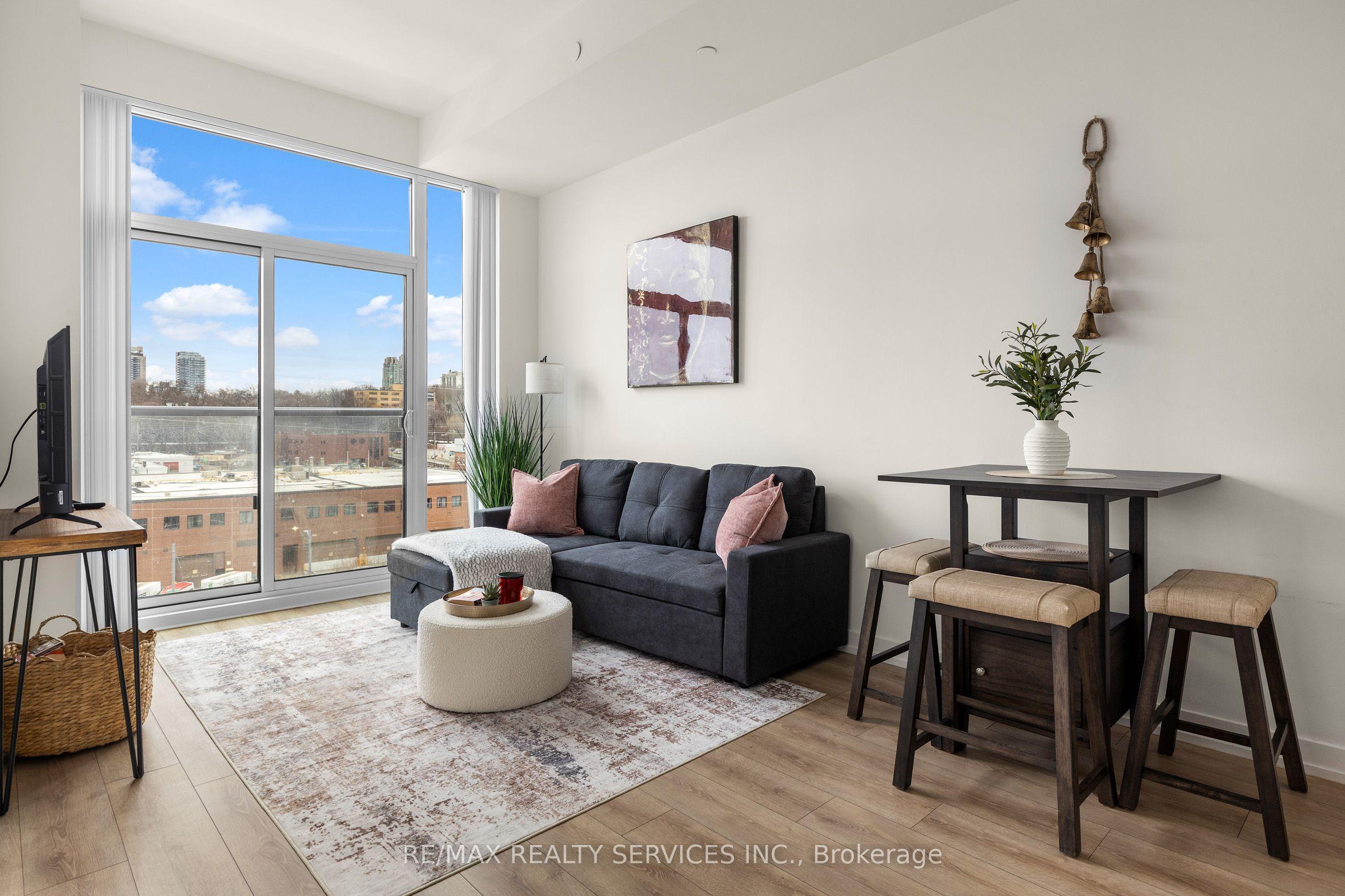 500 Dupont Street 708, Toronto, ON M6G 1Y7