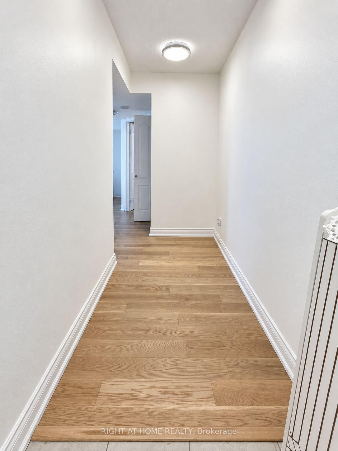 17 Barberry Place E 2214, Toronto, ON M2K 3E2