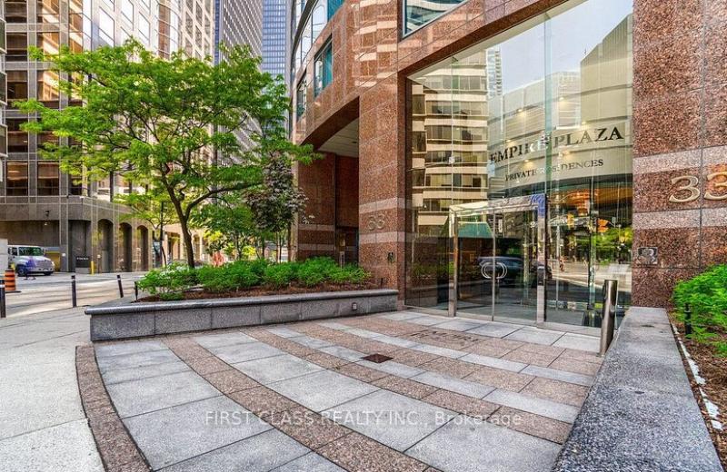 33 University Avenue 1303, Toronto, ON M5J 2S7
