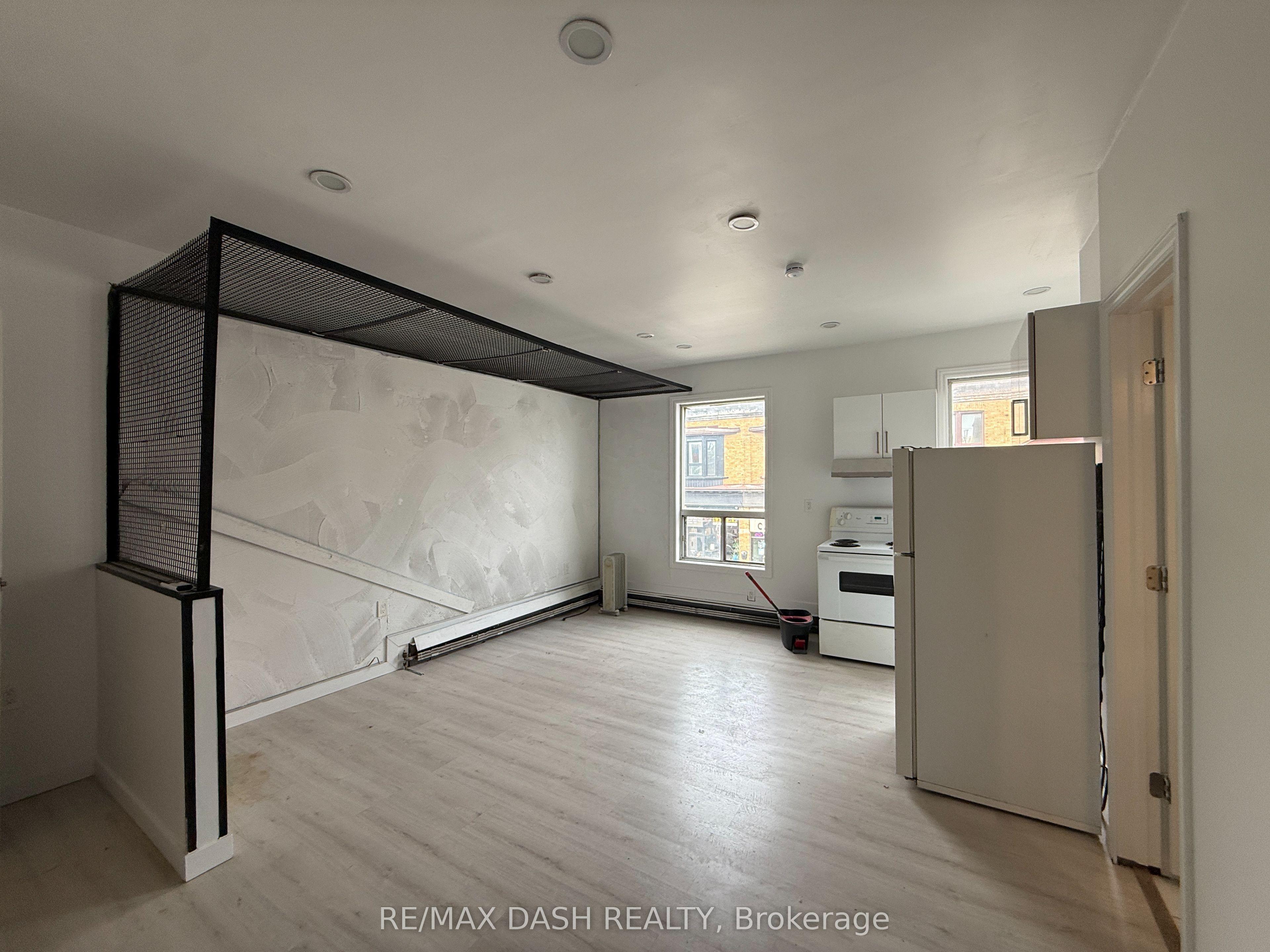 1303 Bloor Street W 1, Toronto, ON M6H 1P1
