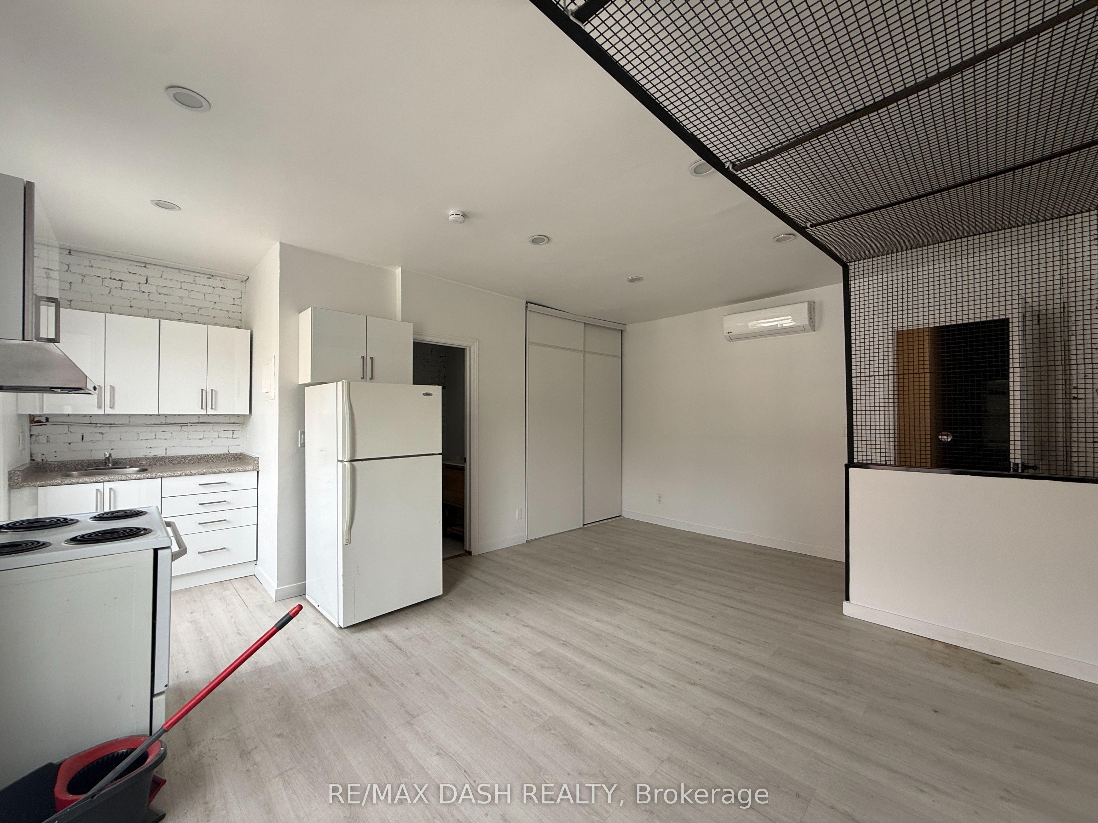1303 Bloor Street W 1, Toronto, ON M6H 1P1