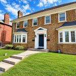 1691 Bathurst Street Main, Toronto, ON M5P 3K2