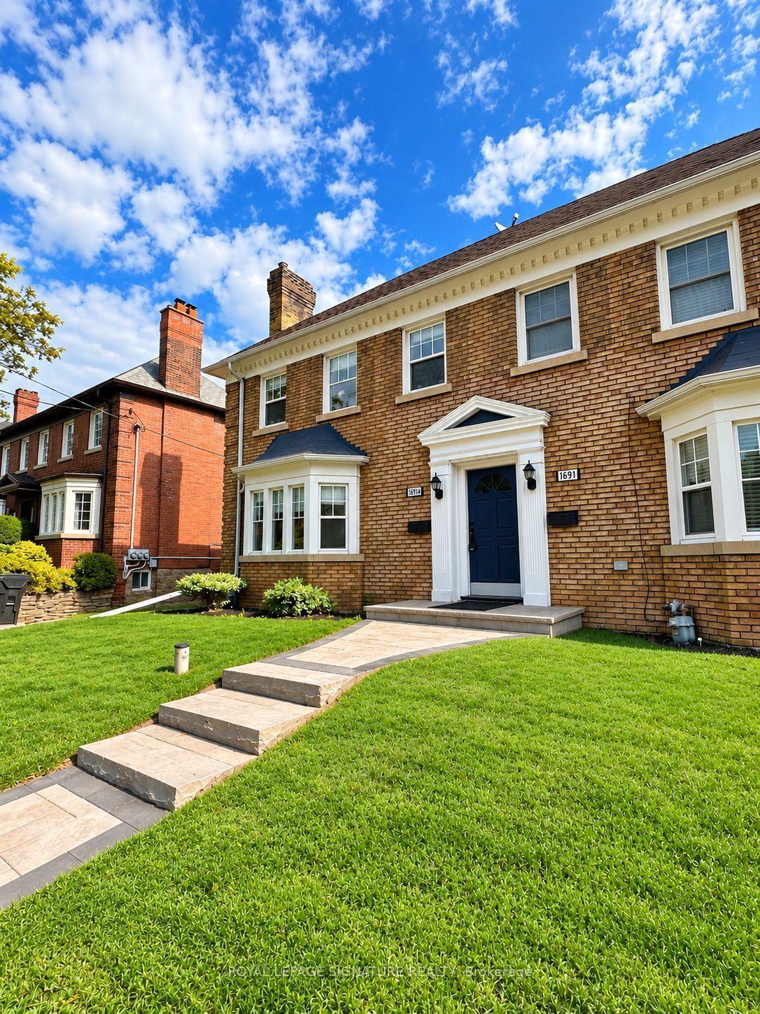 1691 Bathurst Street Main, Toronto, ON M5P 3K2
