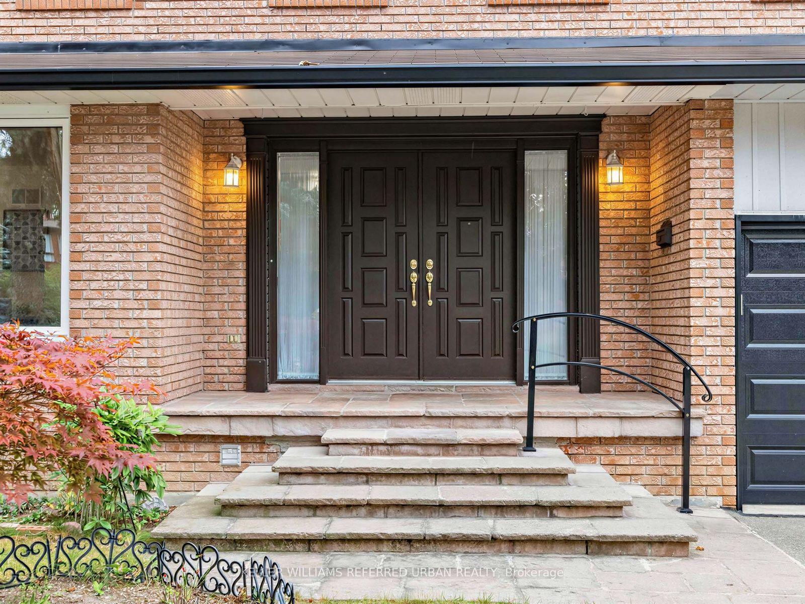 9 Tigerlily Court, Toronto, ON M2M 4E3