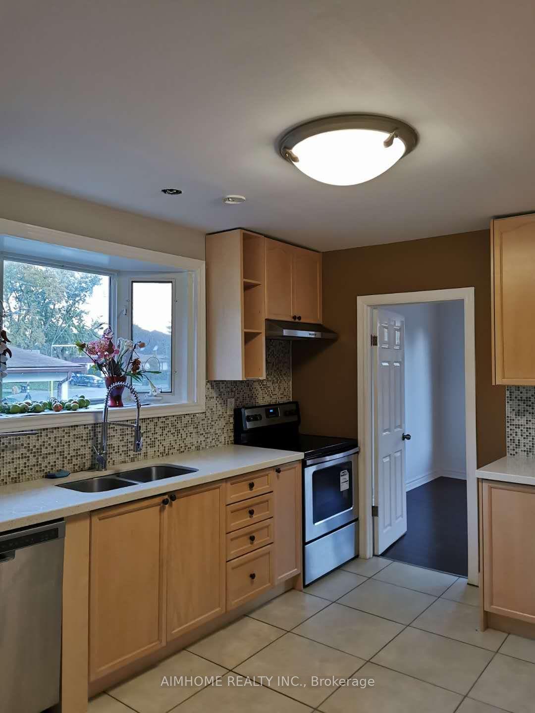 20 Lisburn Crescent, Toronto, ON M2J 2Z5