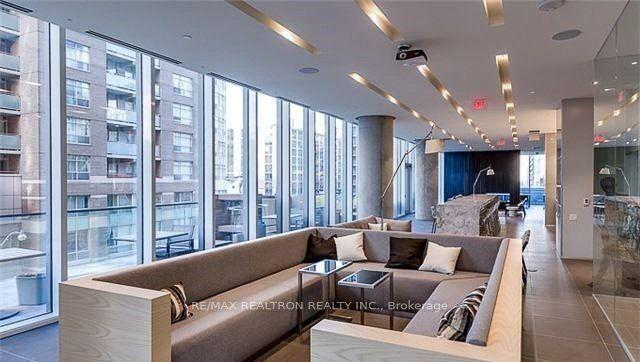 15 Grenville Street 404, Toronto, ON M4Y 0B9