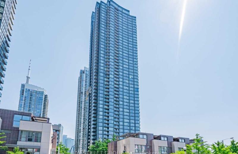 11 Brunel Court 3912, Toronto, ON M5V 3Y3