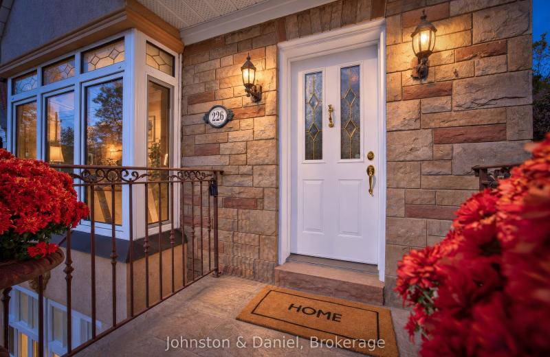 226 Chaplin Crescent, Toronto, ON M5P 1B4
