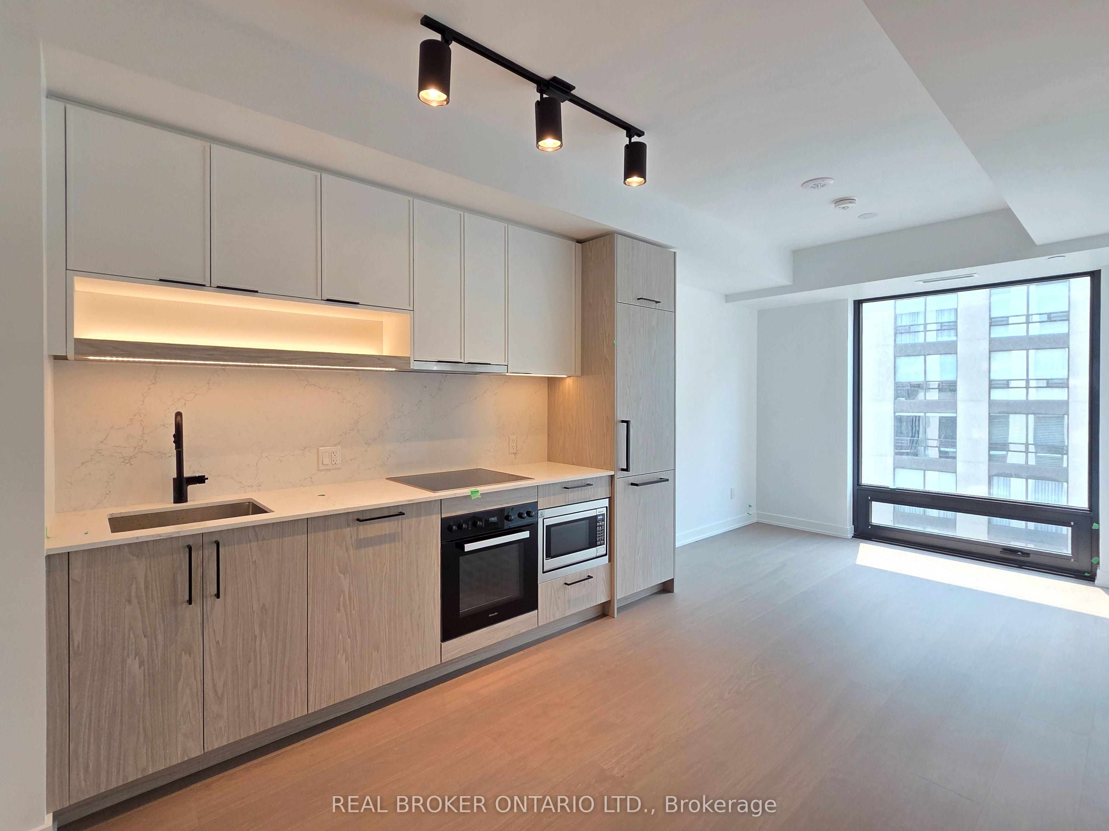 89 Montclair Avenue 1722, Toronto, ON M5P 0A9