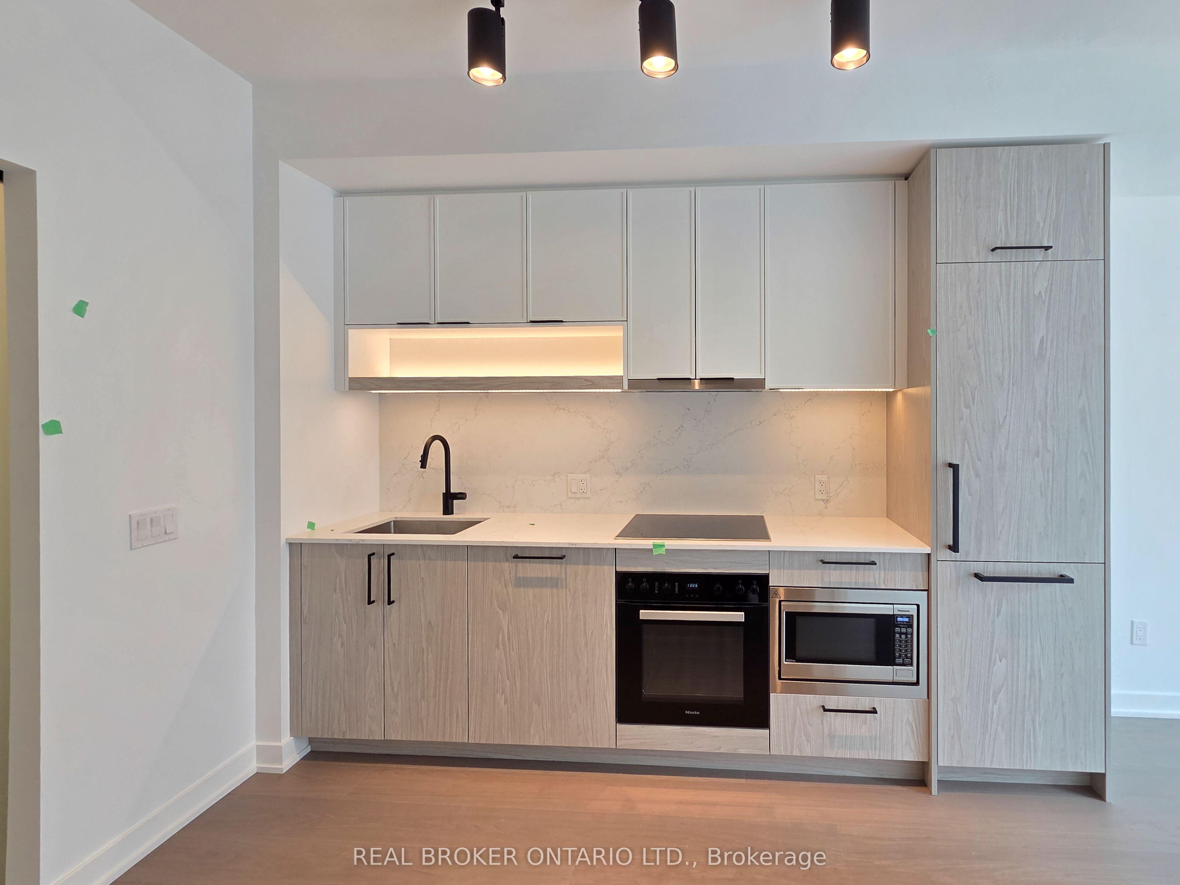 89 Montclair Avenue 1722, Toronto, ON M5P 0A9