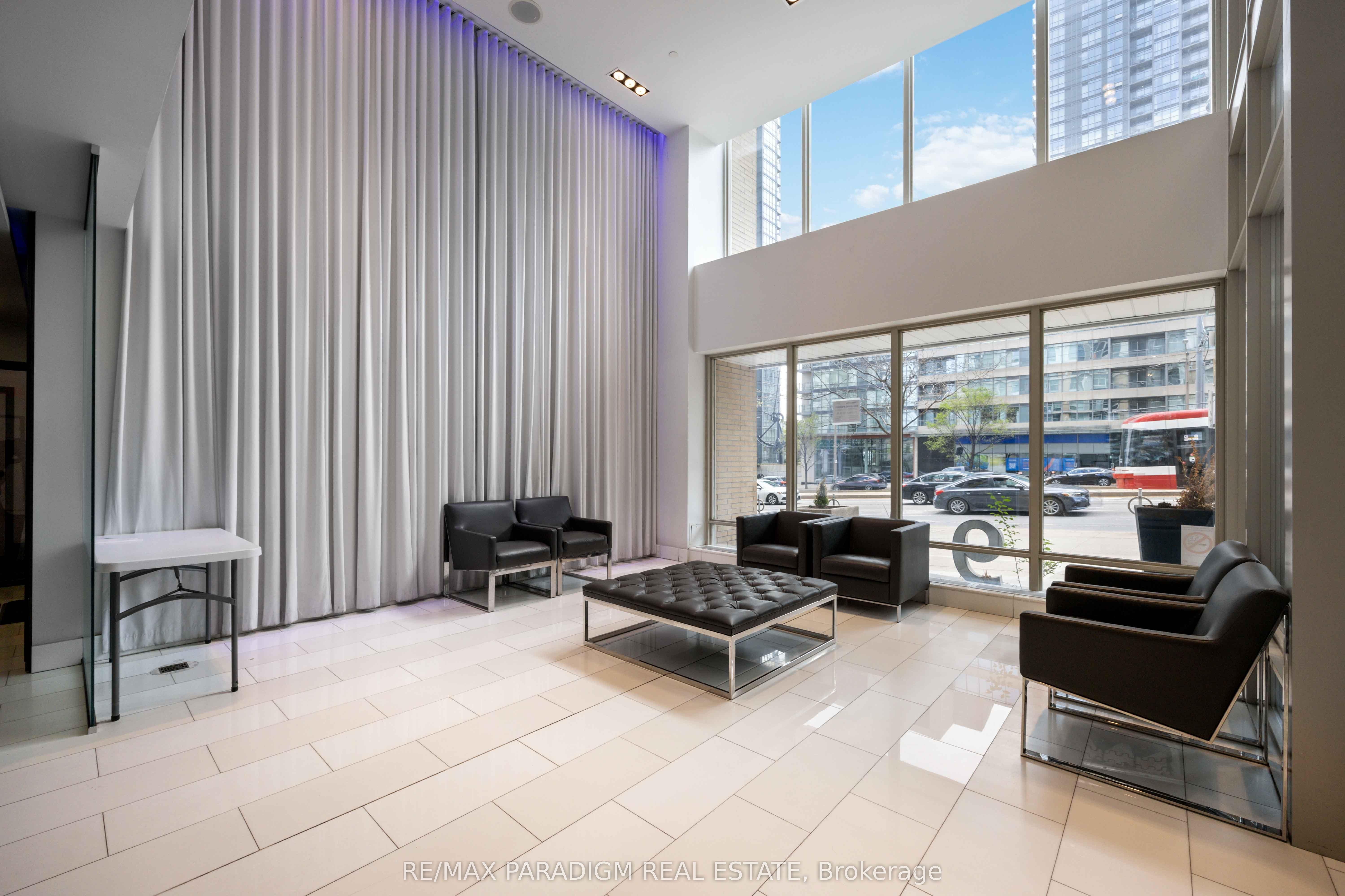 9 Spadina Avenue 611, Toronto, ON M5V 3M5