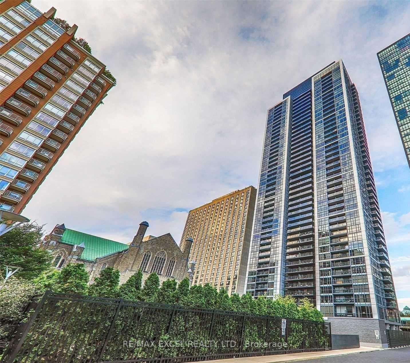 28 Ted Rogers Way 4201, Toronto, ON M4Y 2W7