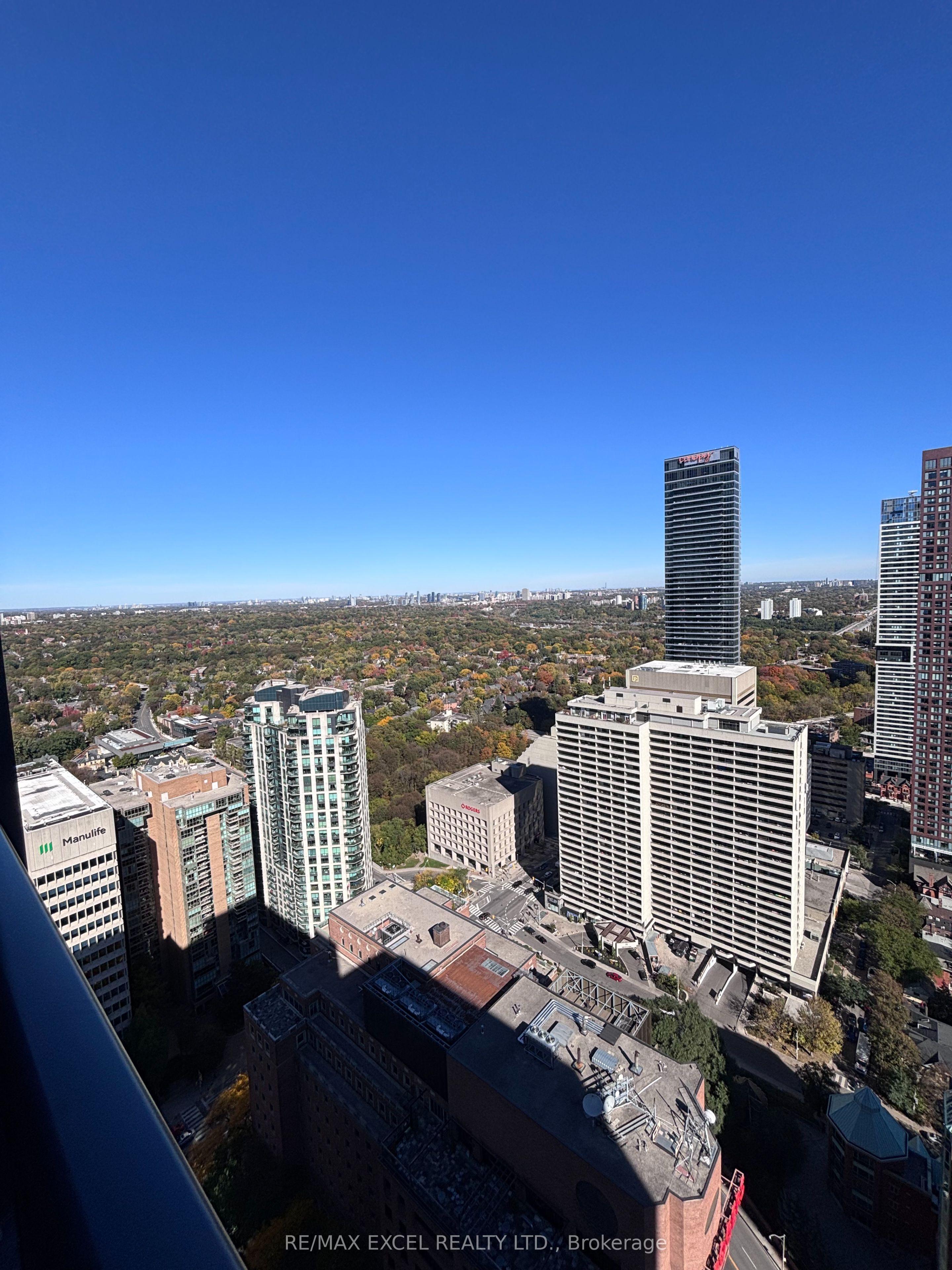 28 Ted Rogers Way 4201, Toronto, ON M4Y 2W7