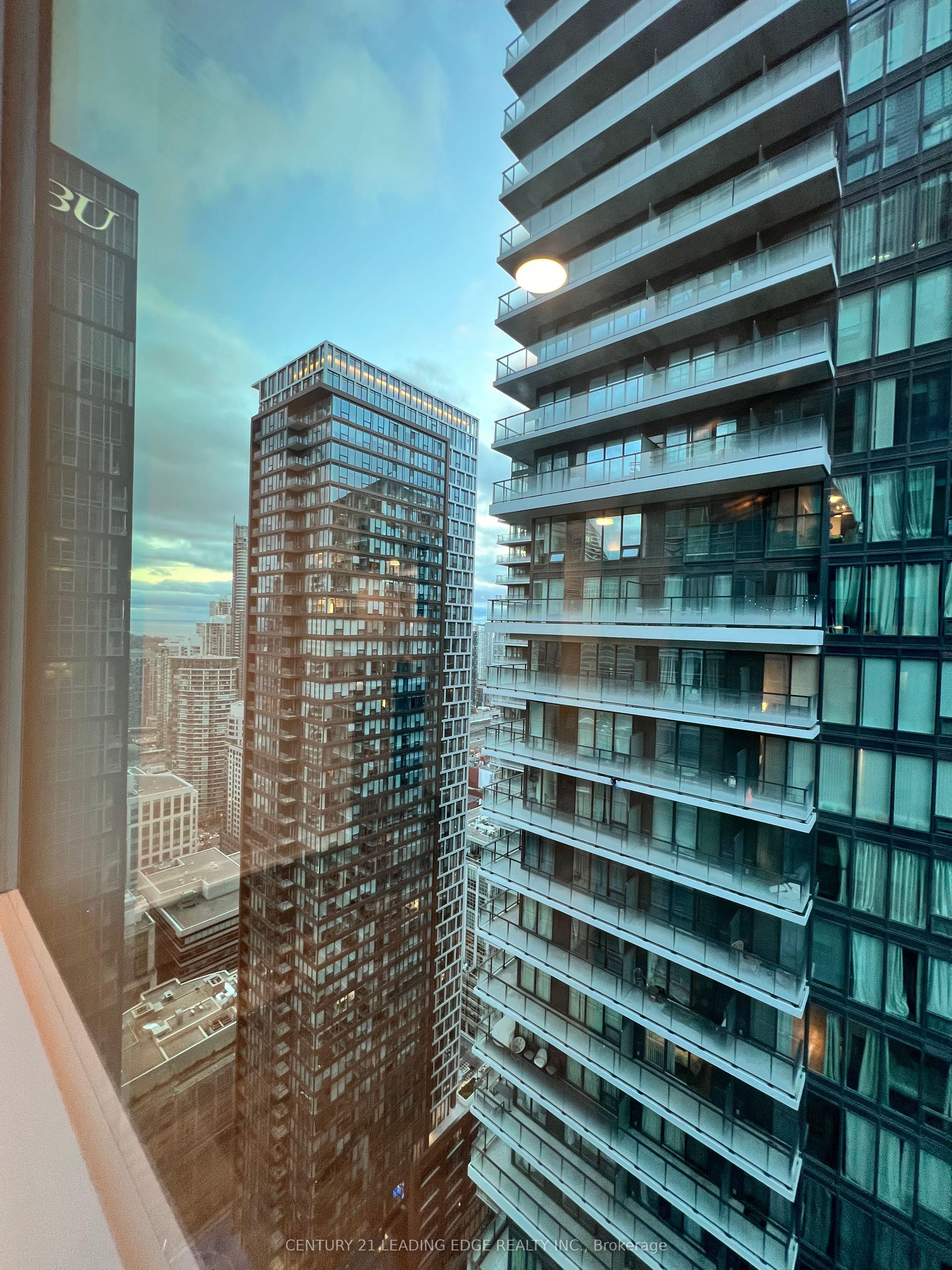 327 King Street W 3804, Toronto, ON M5V 0W7