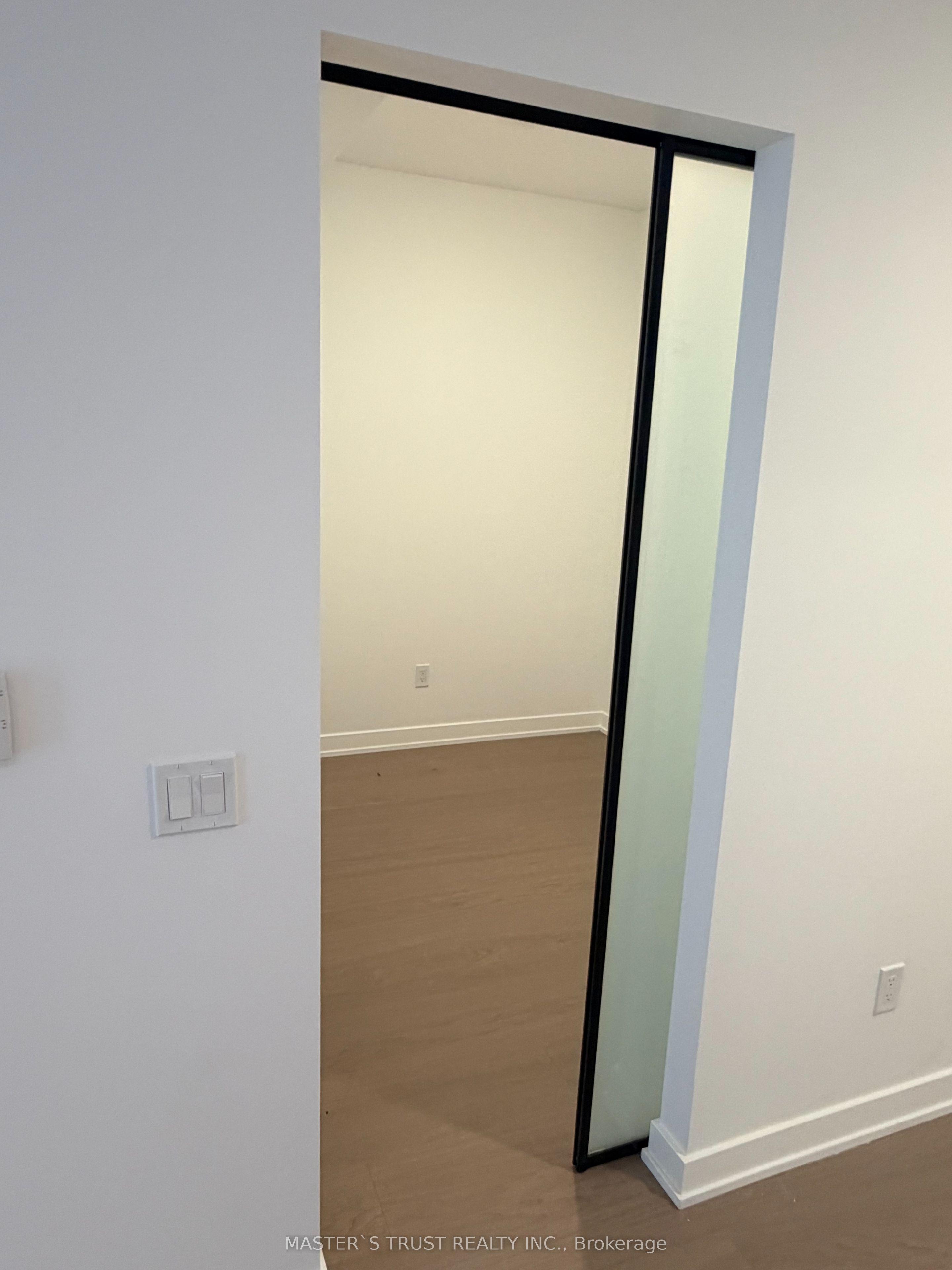 91 Montclair Avenue 1705, Toronto, ON M5P 0B1