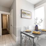 1413 Dundas Street 1, Toronto, ON M6J 1Y4