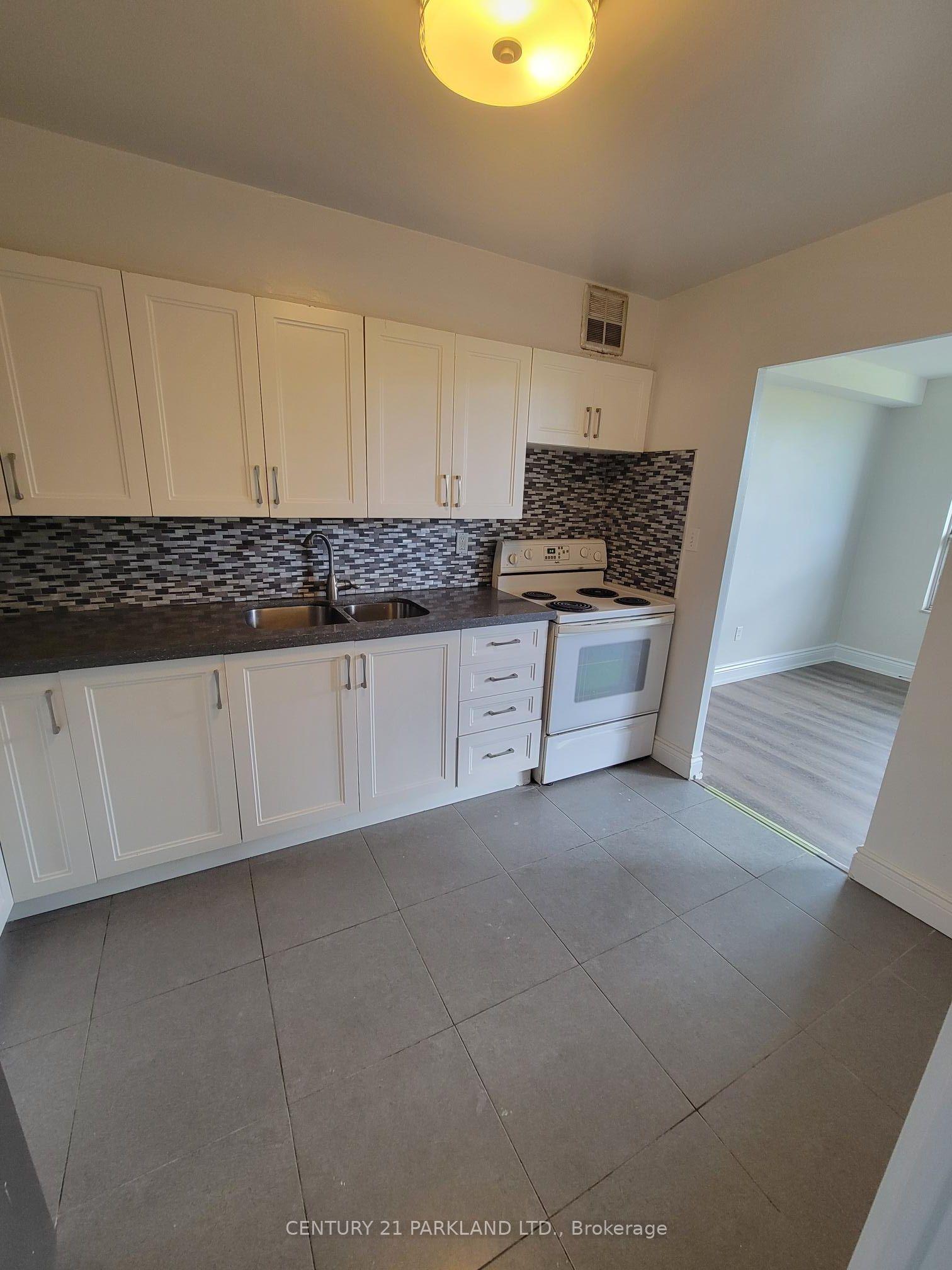 10 Edgecliffe Golfway #517, Toronto, ON M3C 3A3