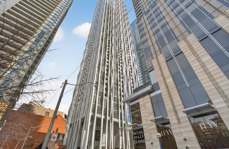 1 Yorkville Avenue 905, Toronto, ON M4W 1L1