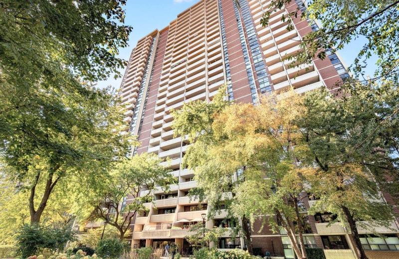 40 Homewood Avenue 807, Toronto, ON M4Y 2K2