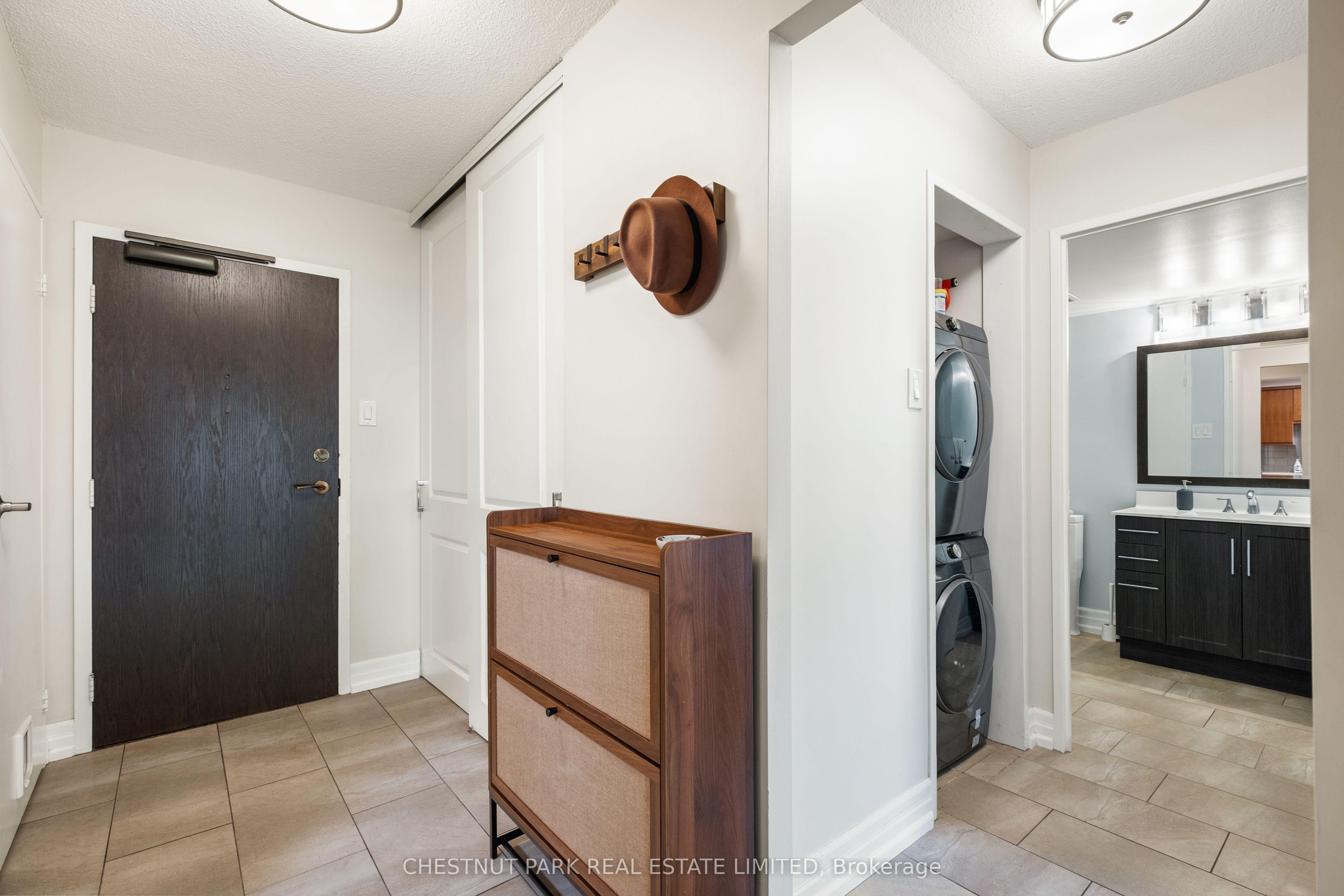 62 Wellesley Street W 304, Toronto, ON M5S 2X3